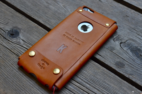 iphone leather cover_sm17.JPG